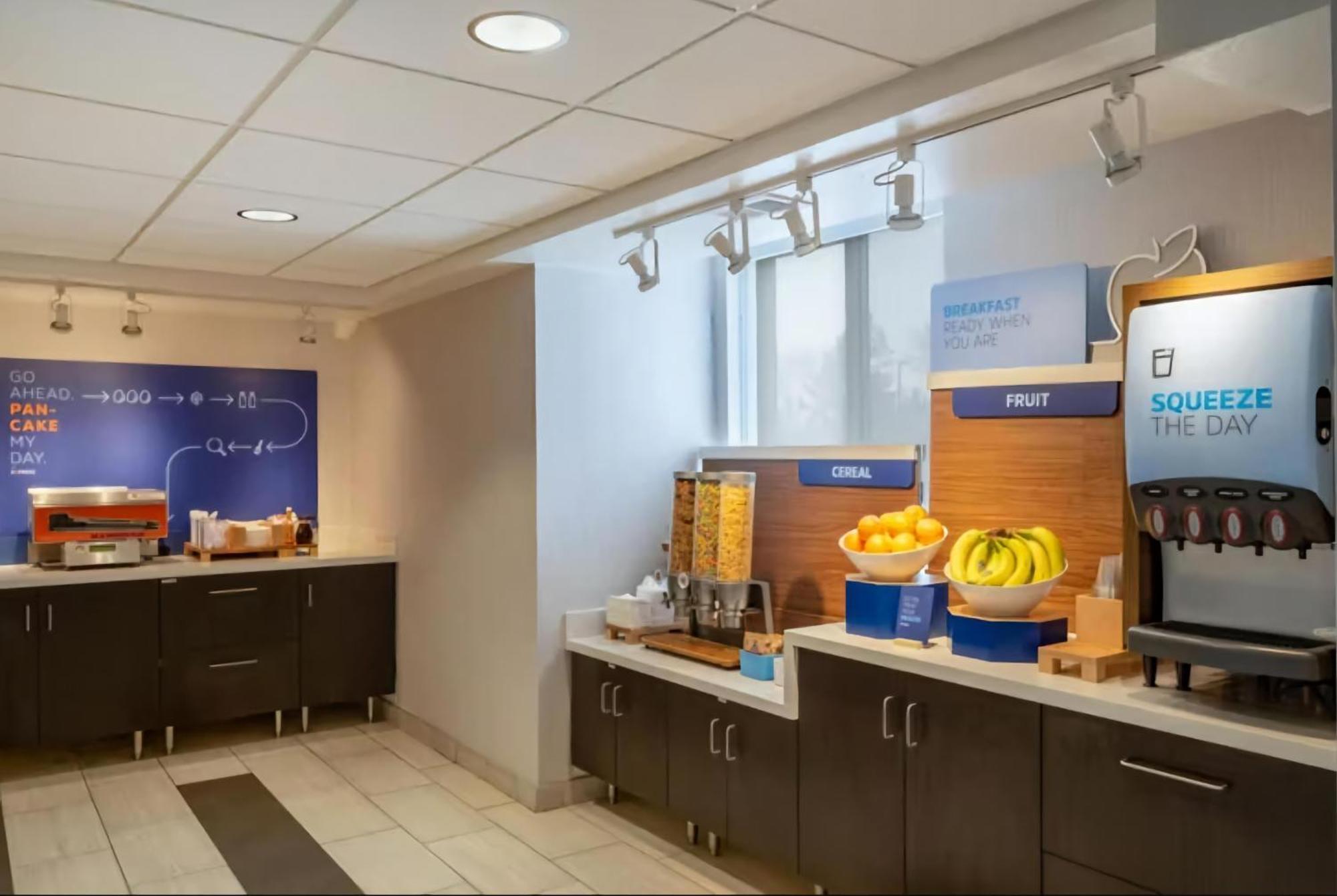 Holiday Inn Express - Minneapolis West - Plymouth By Ihg Exterior photo